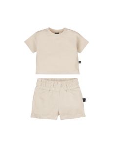 Outfit beige with visible stitches