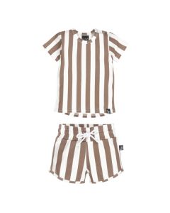 Outfit vertical stripes roest