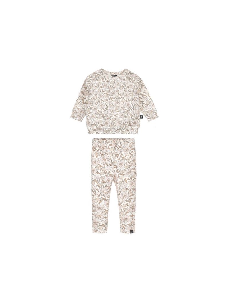 Outfit blooms peach pink