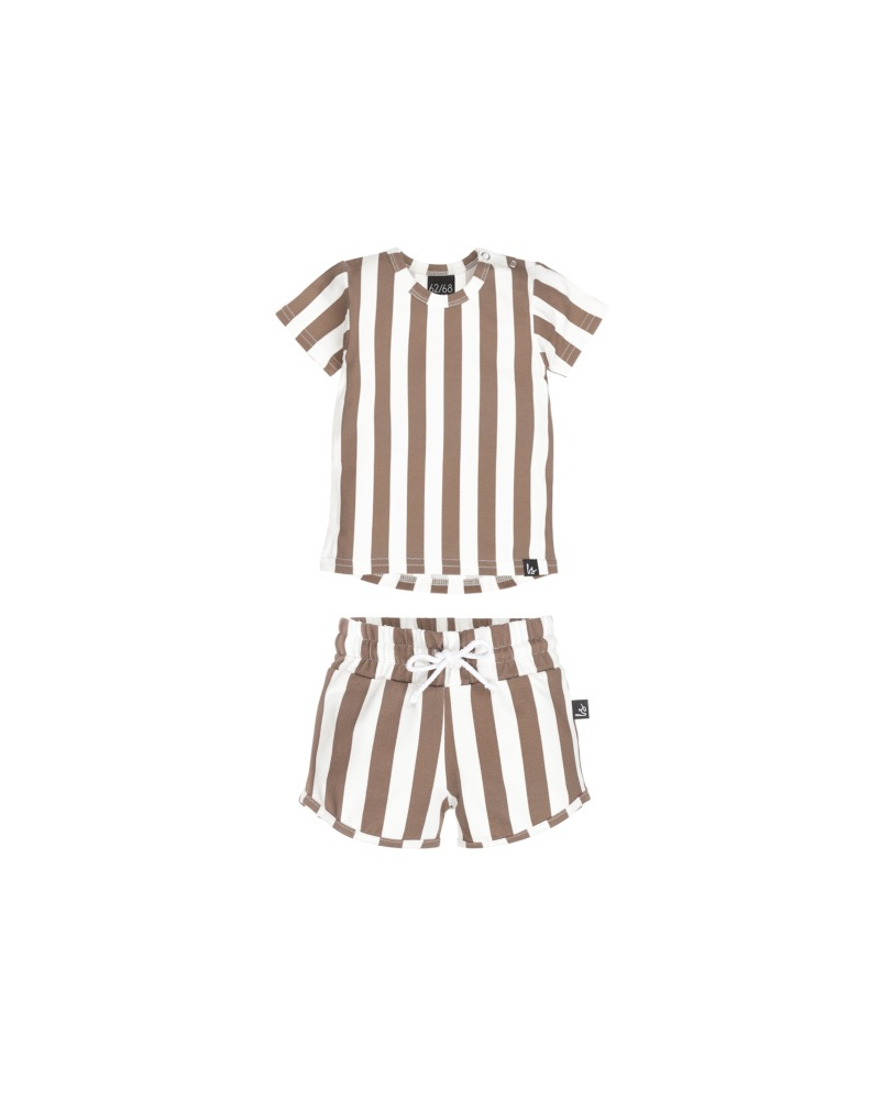 Outfit vertical stripes roest